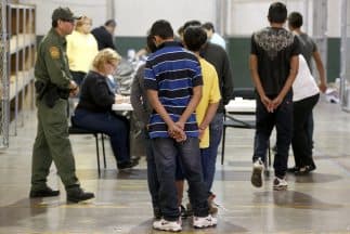 Los cinco pasos que el gobierno sigue en la crisis humanitaria de los niños indocumentados