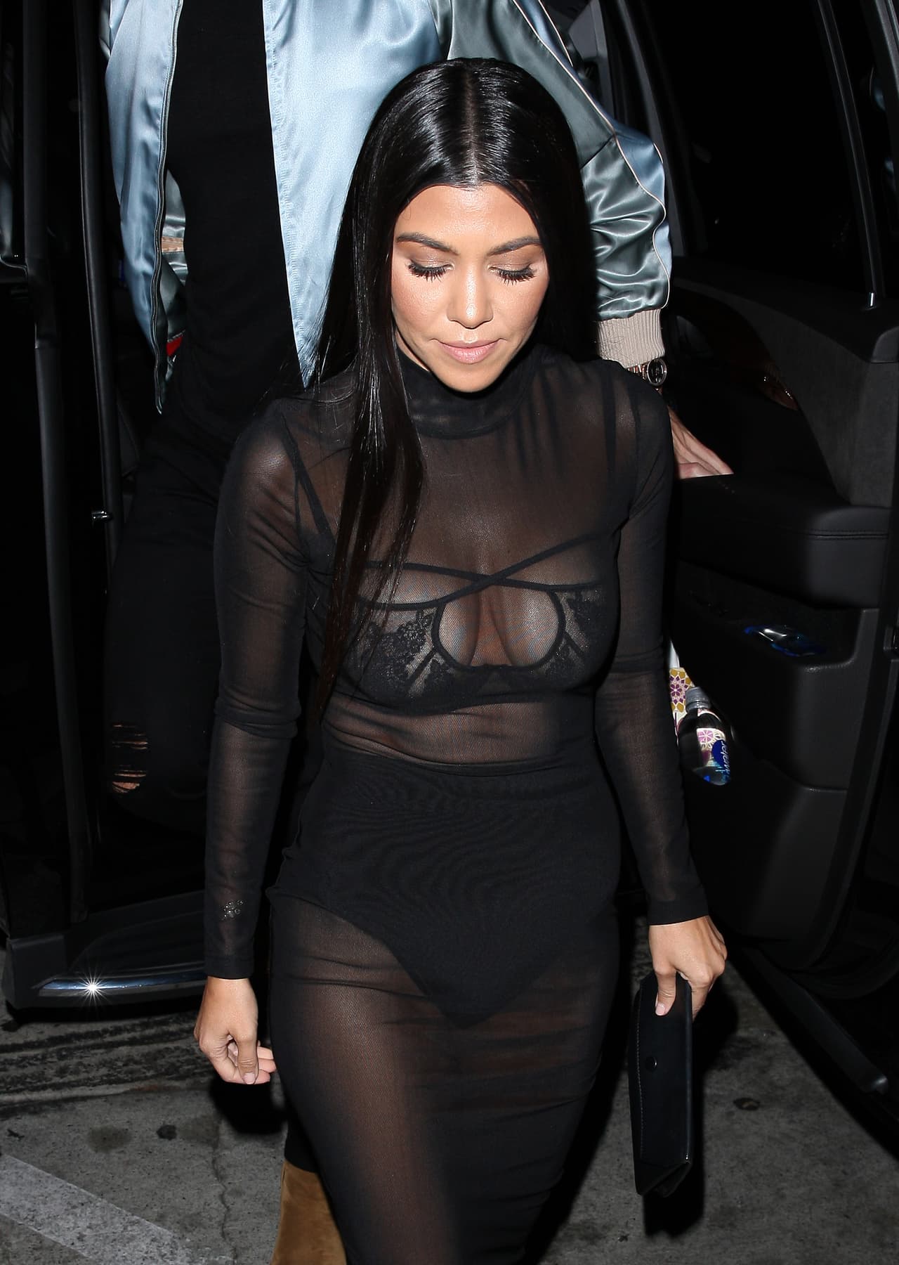 Las Kardashian no se dan tregua cuando se trata de competir por el mejor cuerpo.