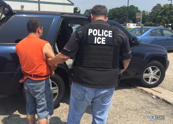 Autoridades del Servicio de Inmigración y Control de Aduanas (ICE) dieron a conocer este viernes que arrestaron a 331 personas en operativos realizados en seis estados del Medio Oeste de EE.UU.