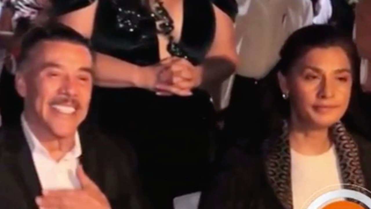 <b>Don Pedro</b> está con
<b>Juana</b> hace ocho años y recuerda que fue su asistente cuando él cantaba en la Placita Olvera y le vendía sus discos.