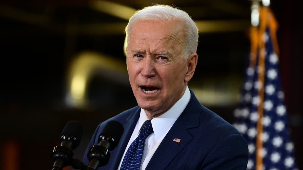 <b>En video. <b>“Una inversión única en una generación”: Joe Biden impulsa su plan de infraestructura.</b></b>
<br>
<br>El presidente Joe Biden encabezó la primera reunión de su gabinete para impulsar su ambicioso plan de infraestructura, para el cual propone aumentar la tasa de impuestos a corporaciones.