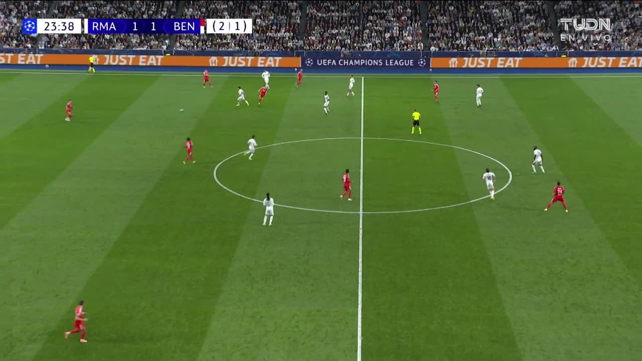 ¡TIRO ATAJADO! disparo por Vinícius Júnior.