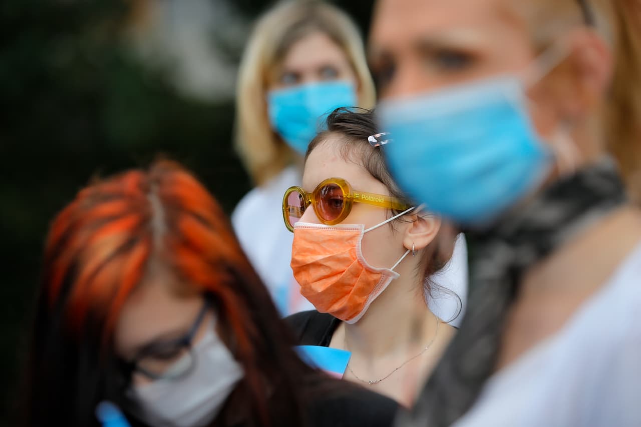 California ordena el uso de mascarillas o tapabocas a nivel estatal para frenar el coronavirus