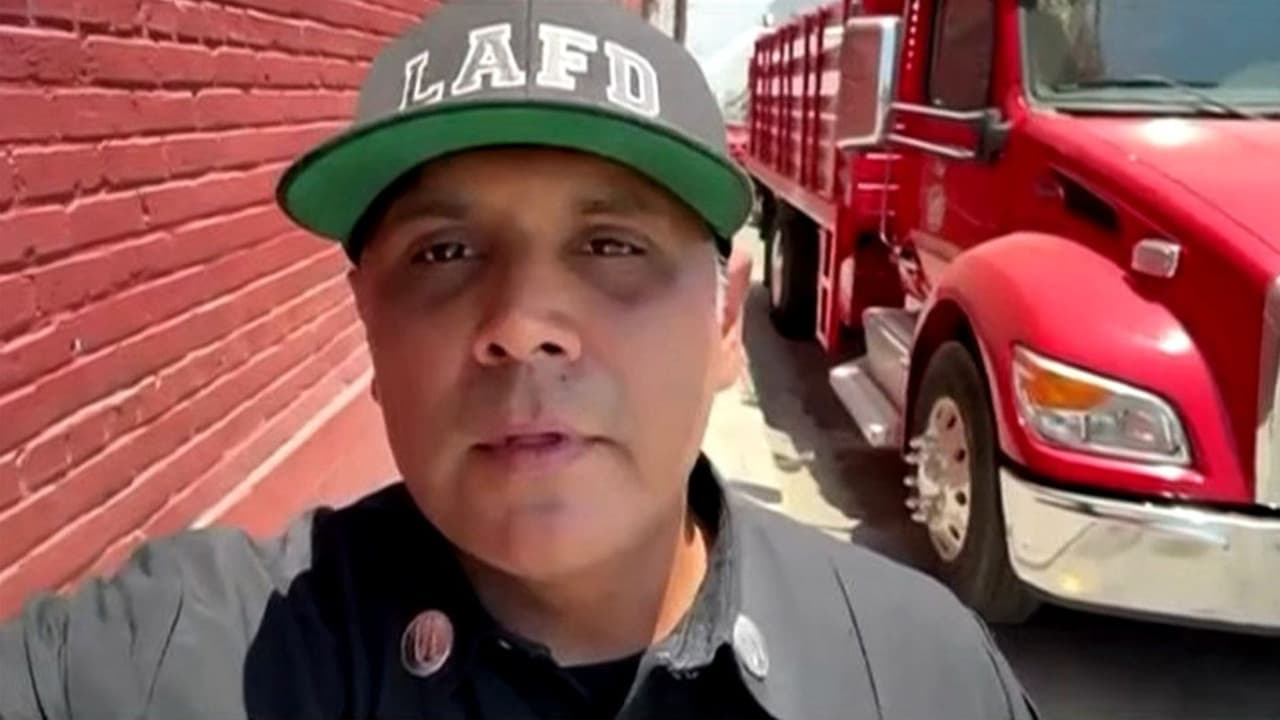 "No es un incendio típico": El capitán de bomberos Anthony Tubbs detalla la compleja batalla en Boyle Heights