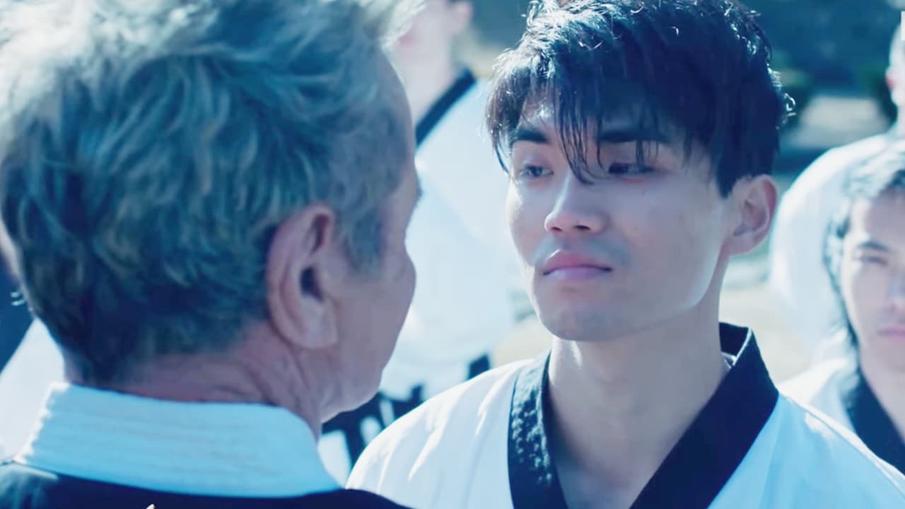 En la serie, Kwon es alumno de John Kreese.