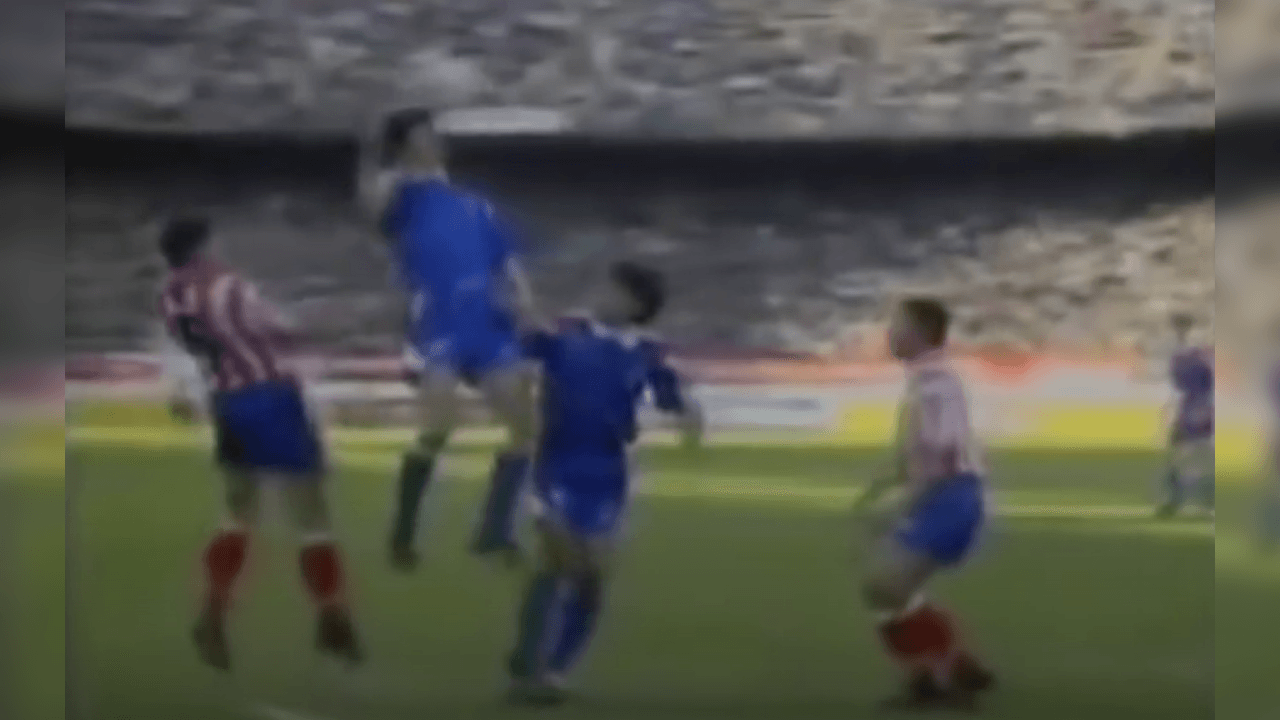 <b>El primer penal</b>
<br>Al minuto 12 un jugador del Athletic Club de Bilbao metió la mano en el área y se marcó penal.