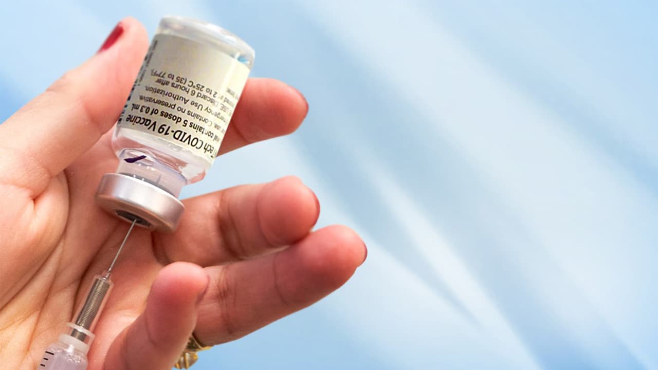 La vacuna contra covid para niños de 6 meses a 5 años recibió recientemente la aprobación de la FDA, mientras los CDC recomendron su aplicción. Esto es lo que debes saber para solicitarla en el área de Chicago.