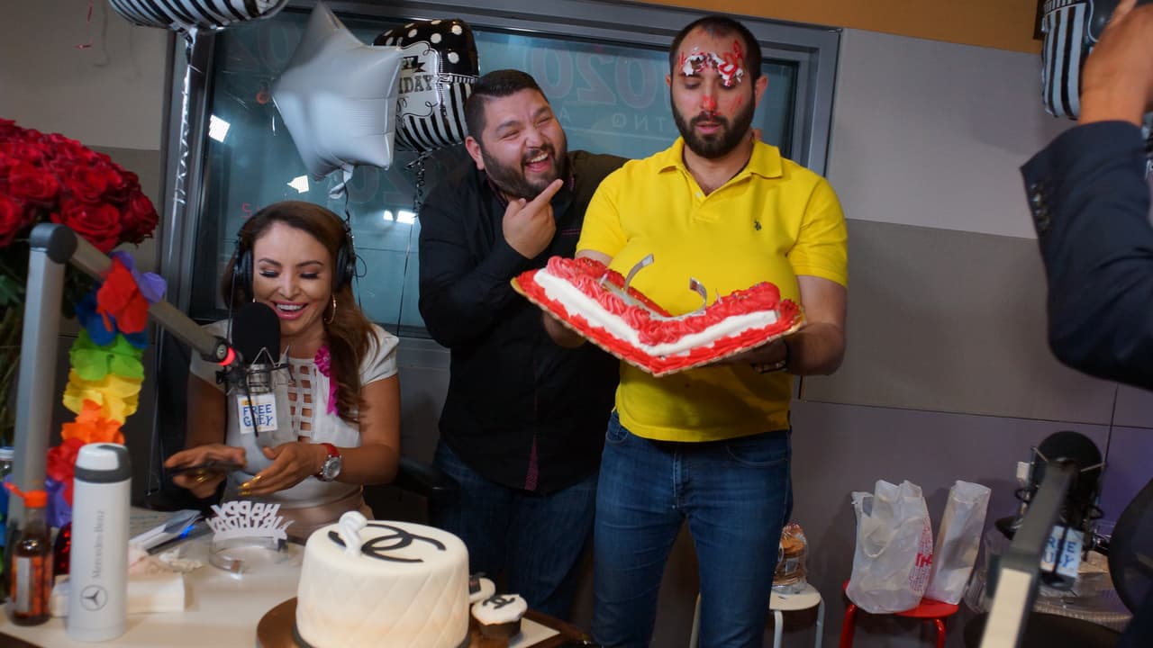 La Bronca cumplió años y se armó una fiesta en la cabina del Free-guey show.