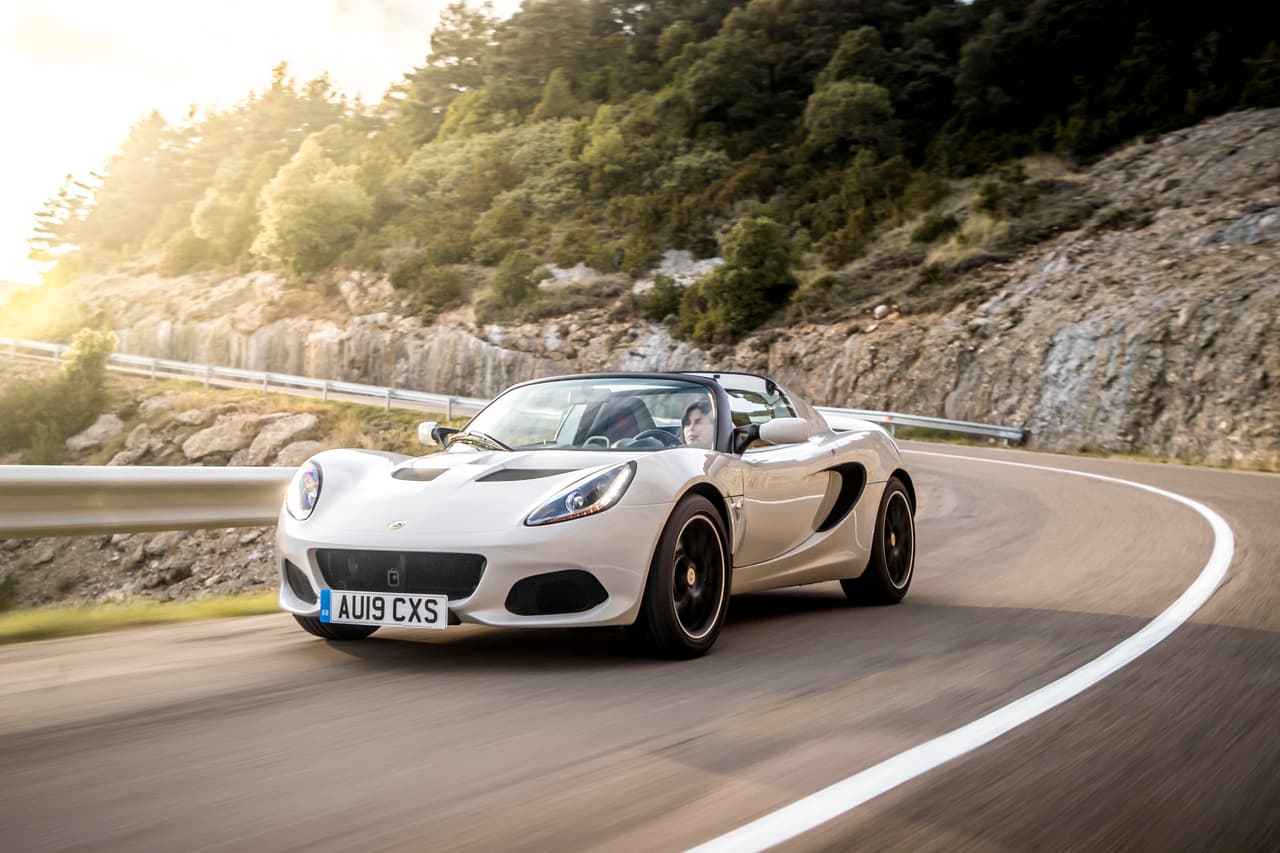 <b><u>Lotus Elise S3 (2011-hoy)</u></b>
<br>Entre las versiones especiales disponibles se encuentran: Elise Cup 220, Elise Cup 260 y Elise Sprint.
<br>
