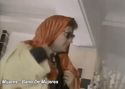 Se trata de 
<b>Montserrat Oliver</b>, quien fue parte de las modelos que pidió la disquera para la grabación en el Teatro Metropólitan de la Ciudad de México.