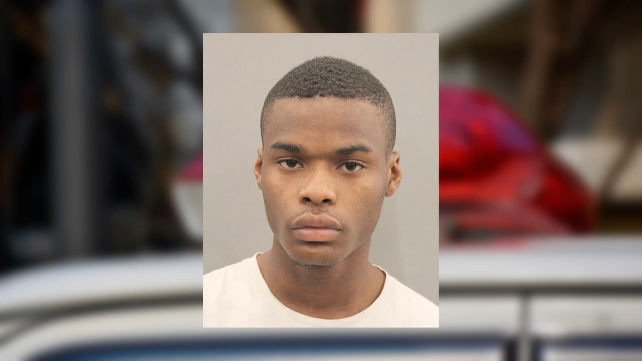 Acusan a un joven de 18 años de asesinato con posibilidad de pena capital por balear a tres hombres en Houston