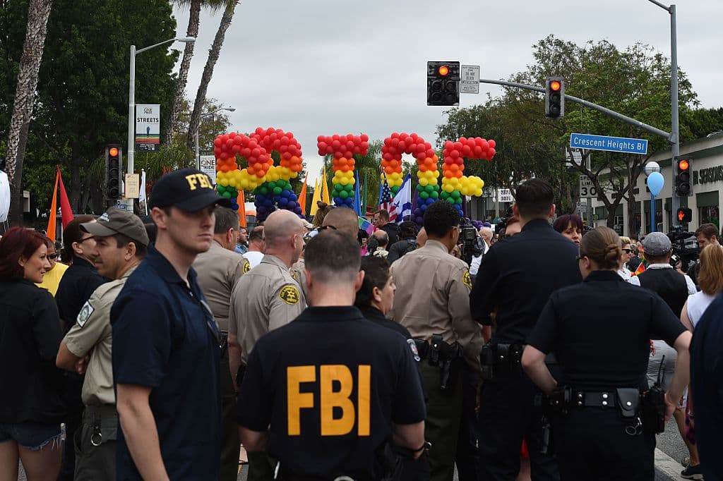 Autoridades locales y federales unieron esfuerzos para guardar el orden durante el desfile de orgullo gay en Los Ángeles. Después de la masacre en Orlando, Florida se aumentó la vigilancia en “LA Pride”.