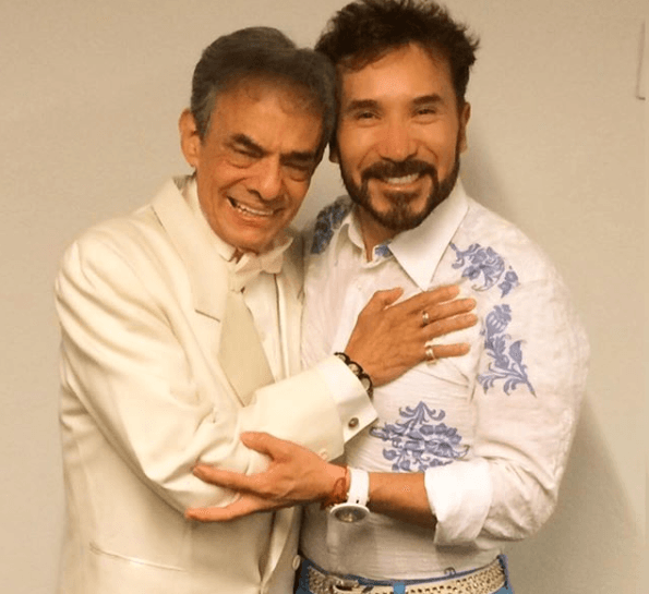 El actor y también cantante publicó esta fotografía en su cuenta de Instagram con un emotivo mensaje: "Ah, qué triste noticia de nuestro querido y admirado #JoséJosé 🙏🏻 Abrazo fuerte a su familia, a los miles de amigos y a los millones y millones de fans #qepd nuestro gran ídolo", escribió.