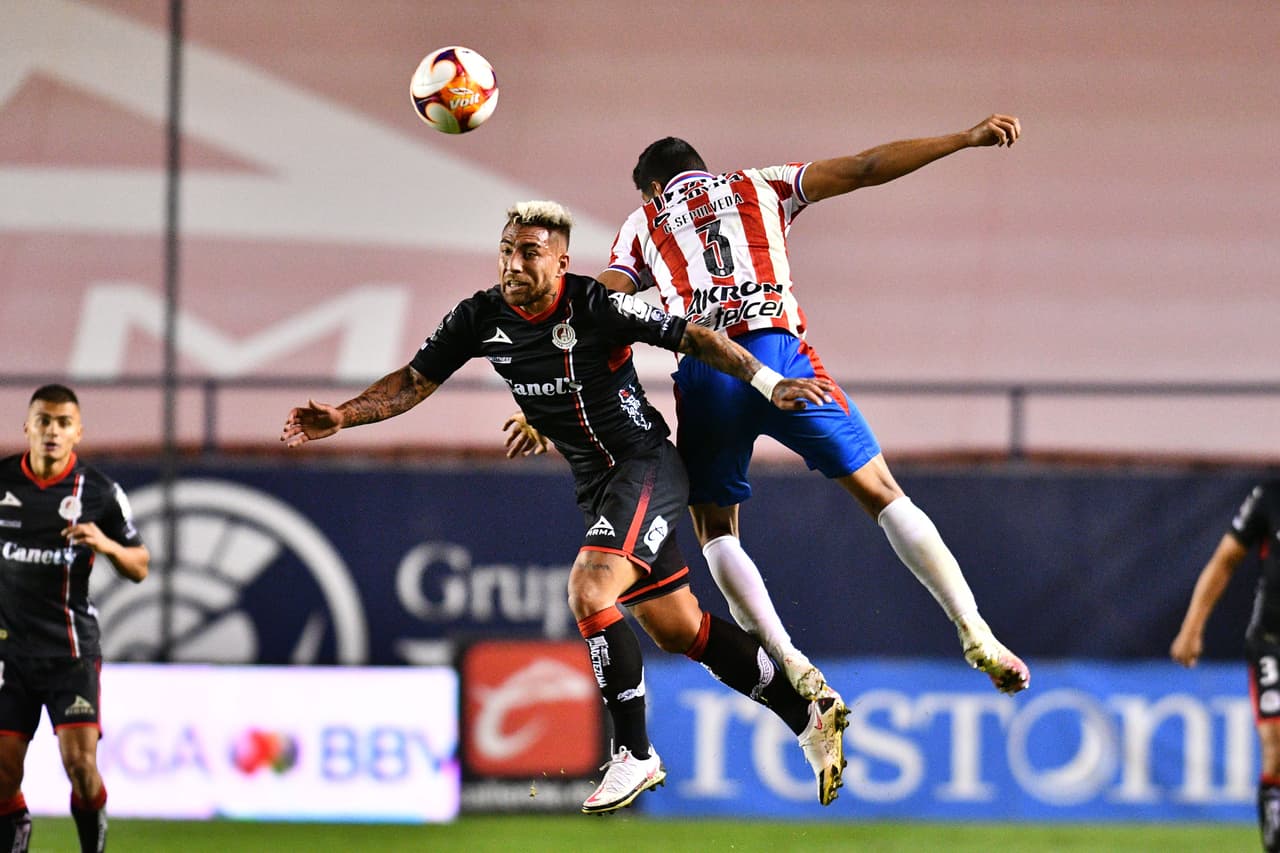 Con doblete de Nicolás Ibáñez y gol de Ramiro González los potosinos vencen 3-1 a las Chivas y se quedan con los tres puntos.