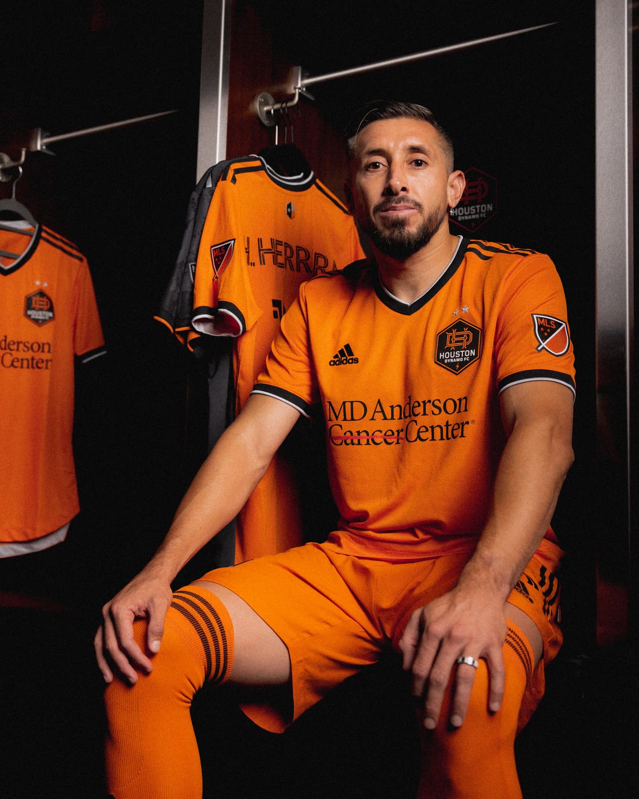 Herrera fue parte del Atlético de Madrid que ganó el título de La Liga española en 2020-21 y que alcanzó los cuartos de final de la Liga de Campeones de la UEFA en esta temporada. Además, el volante ganó tres títulos domésticos con el FC Porto en Portugal: el título de liga 2017-18 y las Super Copas de Portugal de 2013 y 2018.
<br>