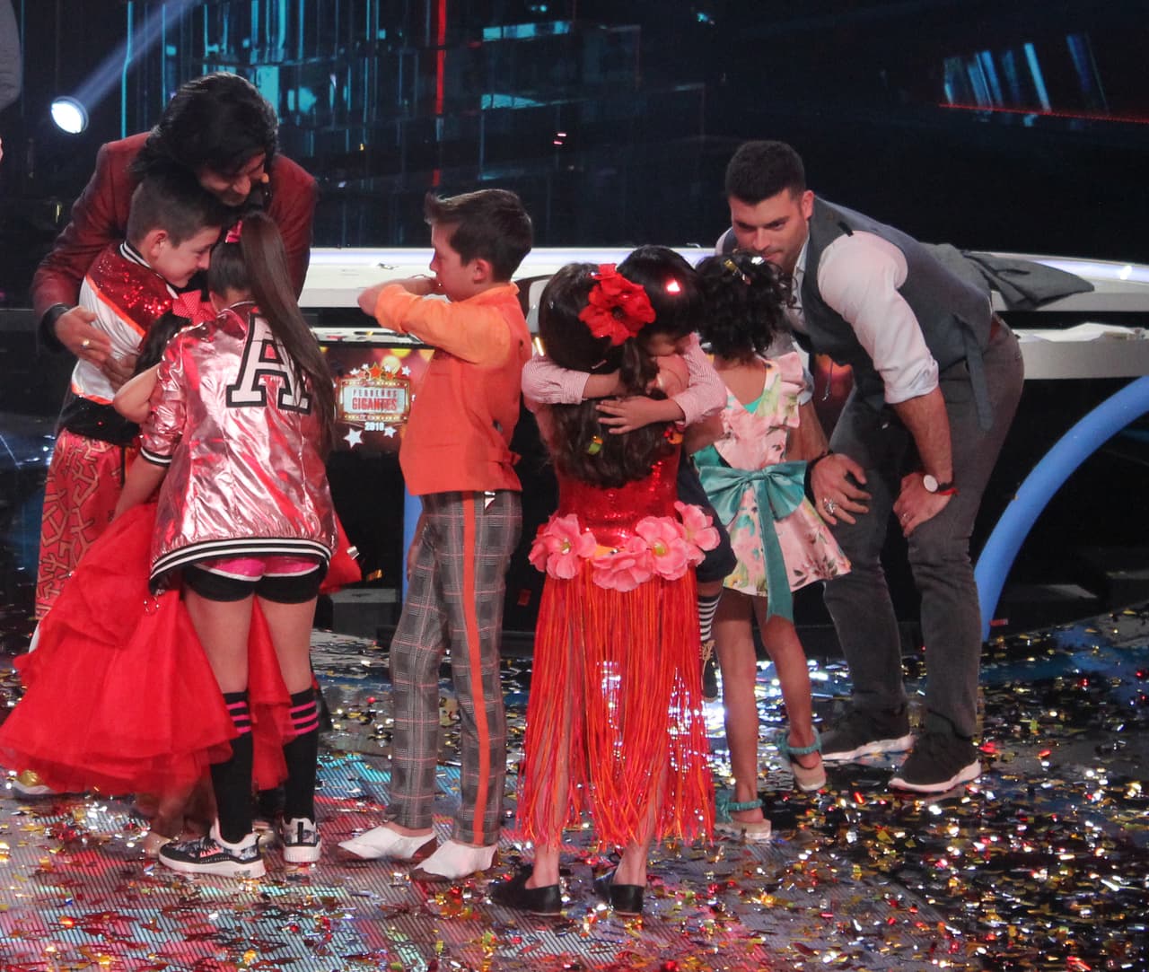 Los sentenciados de la noche: Los Dinamitas y Los Peque Estrellas. En tus manos está el salvar a uno de ellos.