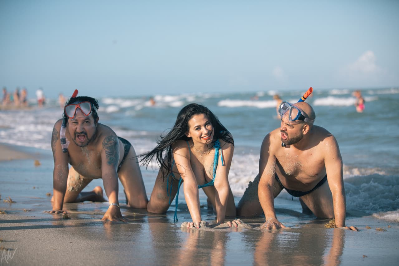 Los tres son un equipo perfecto y por eso el gran éxito de
<b>El Bueno, La Mala y El Feo</b>.