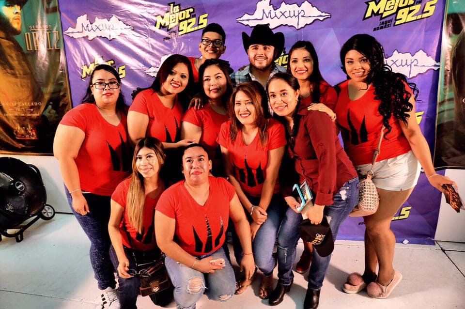 En Monterrey lo adoran y sus fans hasta se uniformaron para él.