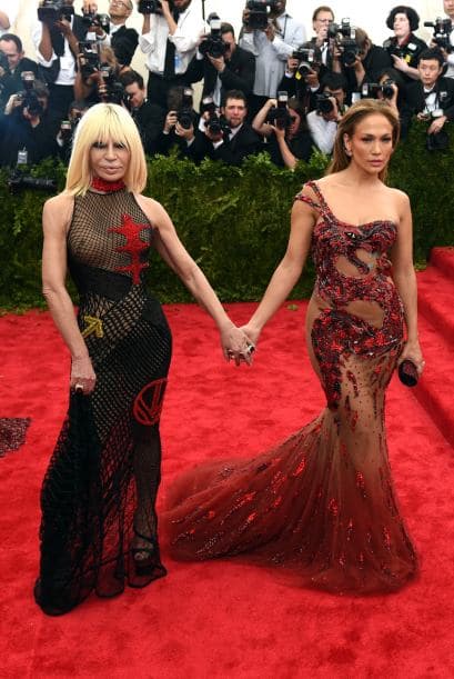 En la gala del MET las tres sensuales famosas dejaron a muchos boquiabiertos con sus curvas al descubierto. ¿Quién las lució mejor?