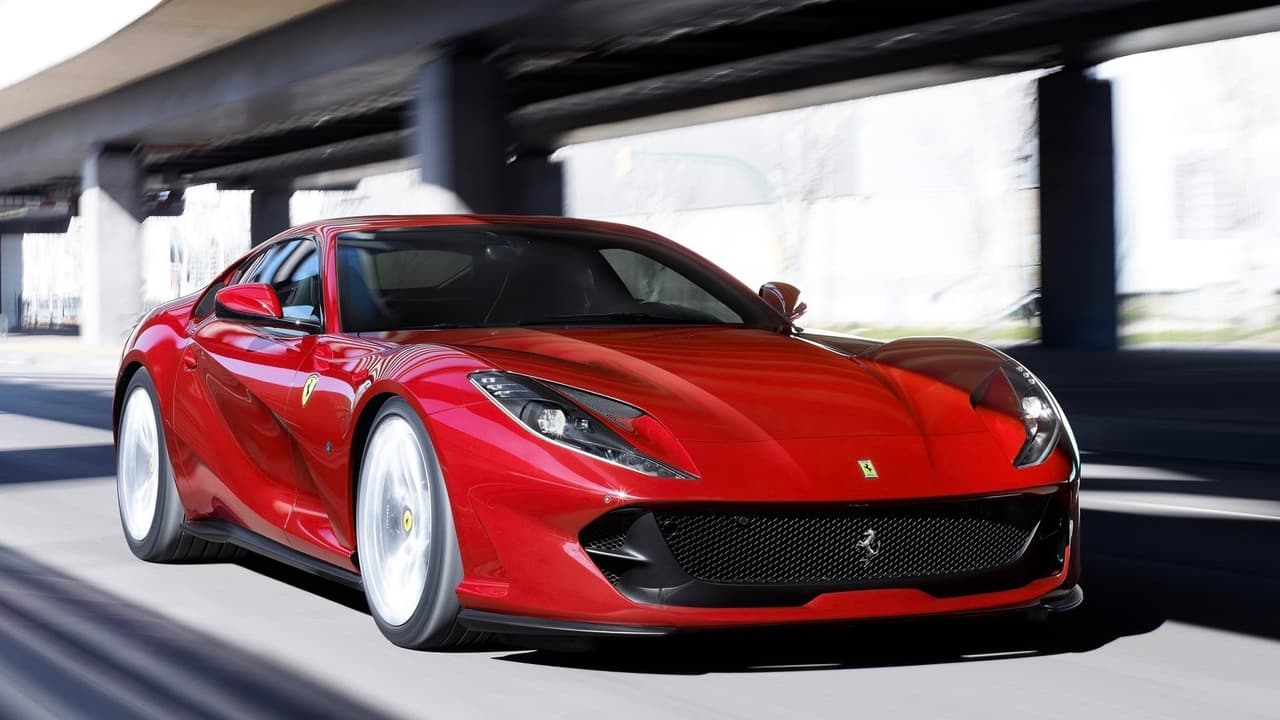 A diferencia de los otros dos Ferraris de este ranking, este gran turismo, sucesor del F12 Berlinetta, cuenta con motor de colocación frontal. Se trata de un V12 de 6.5 litros de desplazamiento que es capaz de producir hasta 789 caballos de fuerza y de acelerar al 812 Superfast de 0 a 62 mph en solo 2.9 segundos. El Superfast cuenta con dirección en las 4 ruedas y es el actual dueño del record de vuelta en la pista de Fiorano para gran turismos de 1:21:50.