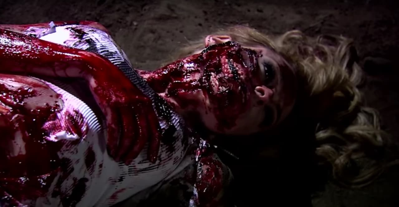 Kendra Ferreti, a quien dio vida Marjorie de Souza, fue el platillo principal de una manada de lobos.