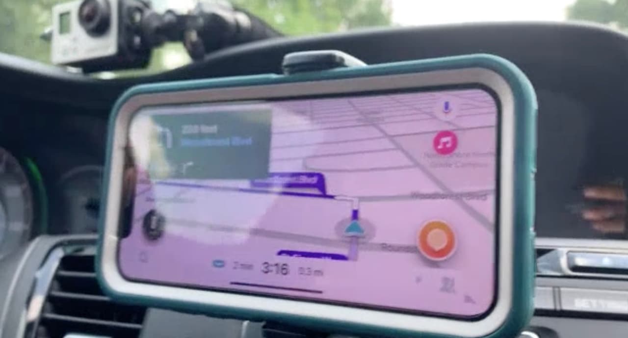 La
<b><a href="https://www.waze.com/" target="_blank">aplicación Waze</a></b> cuenta con un recordatorio que se puede activar para que al llegar al destino le recuerde al bebé.