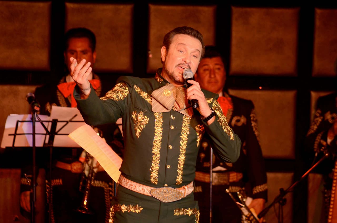 Prefería llamarla 
<b>"mi gran pasión"</b>. "El gran amor ya lo conocimos y ahora es una gran pasión, después de tantos años de tener esa pasión, imagínate. Es increíble", decía orgulloso. 
<br>