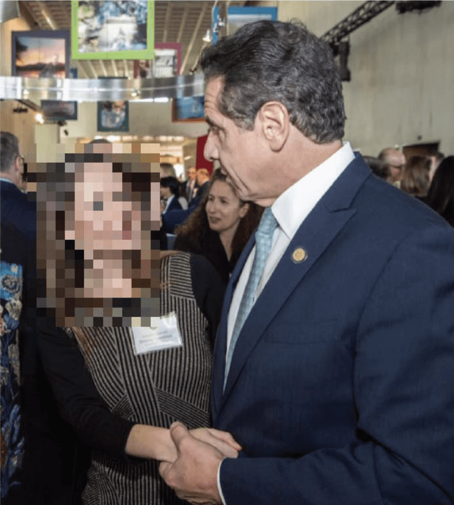 El informe de 168 páginas incluye los testimonios de varias mujeres, corroborados por imágenes que muestran al gobernador abrazando a las víctimas, tocandolas en el rostro, los brazos y la cintura, de tal manera que las hizo sentir incómodas.