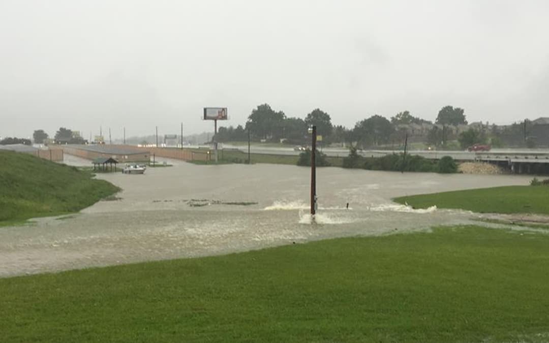 Pequeños poblados al norte de Houston sufren inundaciones tras las torrenciales lluvias: Conroe, Willis, Tomball, Brenham y Pinehurs