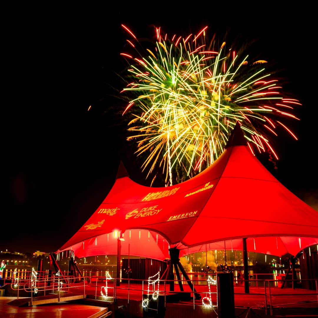 <b>Light Up the Holidays</b>
<br>
<b>Fecha:</b> 2 de diciembre
<br>
<b>Lugar:</b> Cranes Roost Park. Altamonte Springs, FL
<br>
<b>Sitio web</b>: 
<a href="https://altamonte.org/calendar.aspx?EID=7673">https://altamonte.org/calendar.aspx?EID=7673</a> 
<br>
<br>El parque cobrará vida con más de 200.000 luces navideñas, un árbol de 60 pies de altura, música en vivo, bailes, un espectáculo de fuegos artificiales y mucho más.