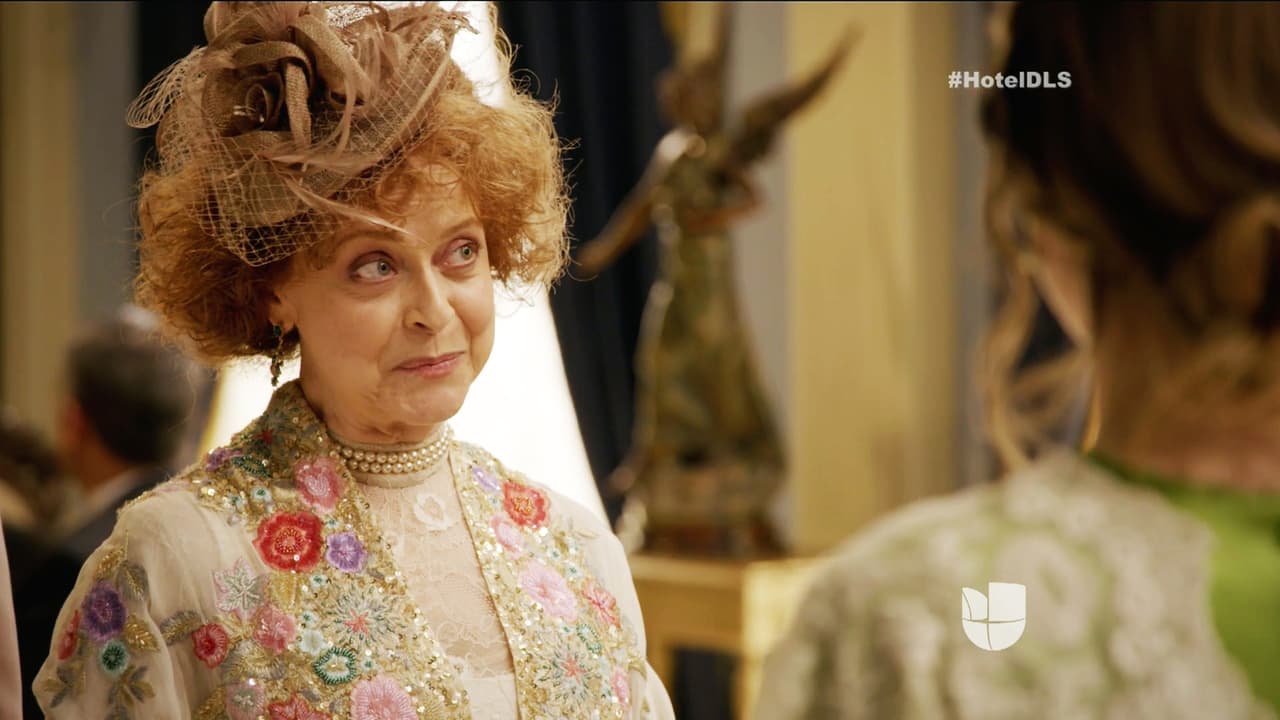 La mamá de Alfredo ya está en el hotel.