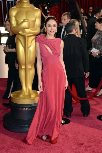 La actriz Olga Kurylenko en la celebración de los "scar en el Hollywood & Highland Center el 2 de marzo de 2014, en Hollywood, California.