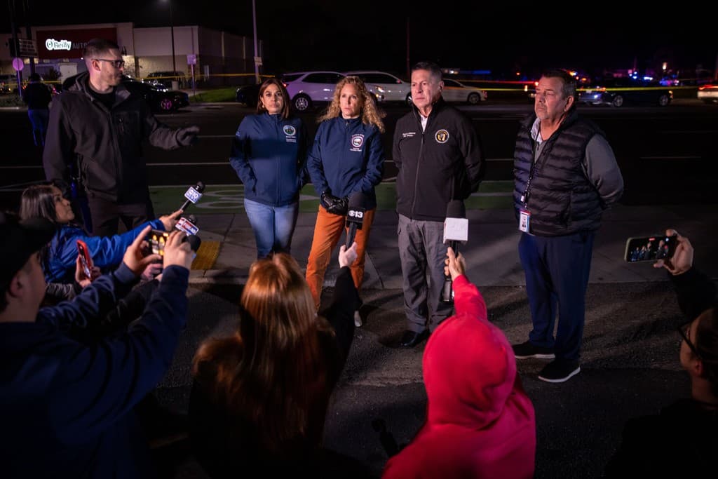 En conferencia de prensa junto a
<b>Ron Freitas, fiscal de distrito del condado San Joaquín</b>, la alcaldesa lamentó este tipo de violencia de ciudad.
<b><a href="https://www.univision.com/local/sacramento-kuvs/politica-sacramento/elecciones-en-estados-unidos-2024/elecciones-2024-christina-fugazi-y-tom-patti-buscan-la-alcaldia-de-stockton-video" target="_blank">Fugazi</a></b> recalcó que "las familias deberían estar juntas en lugar de en el hospital,
<b>al lado de su ser querido, rezando para que sobreviva</b>".