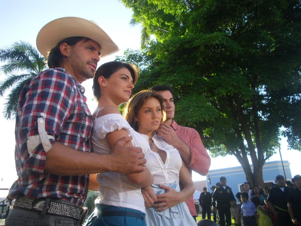 Donde compartió créditos con Angelique Boyer y David Zepeda.