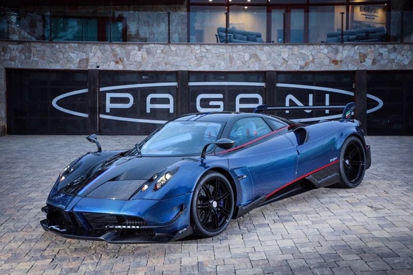 <b><u>Fibra de Carbono Expuesta – Pagani</u></b>
<br>Si te gusta este tratamiento, pero quieres ahorrarte unos dolarcillos, puedes optar por el tratamiento parcial por solo
<b>$81,300.</b>