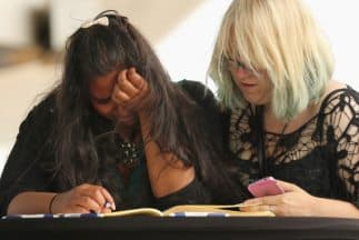 Decenas de miles han dejado mensajes de dolor y apoyo en los registros de condolencias creados en Holanda.