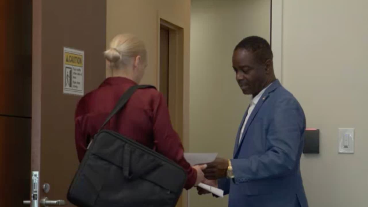 Se trata de la manera en que se visten las personas al momento en que tienen su cita con el agente de inmigración o ante una corte.