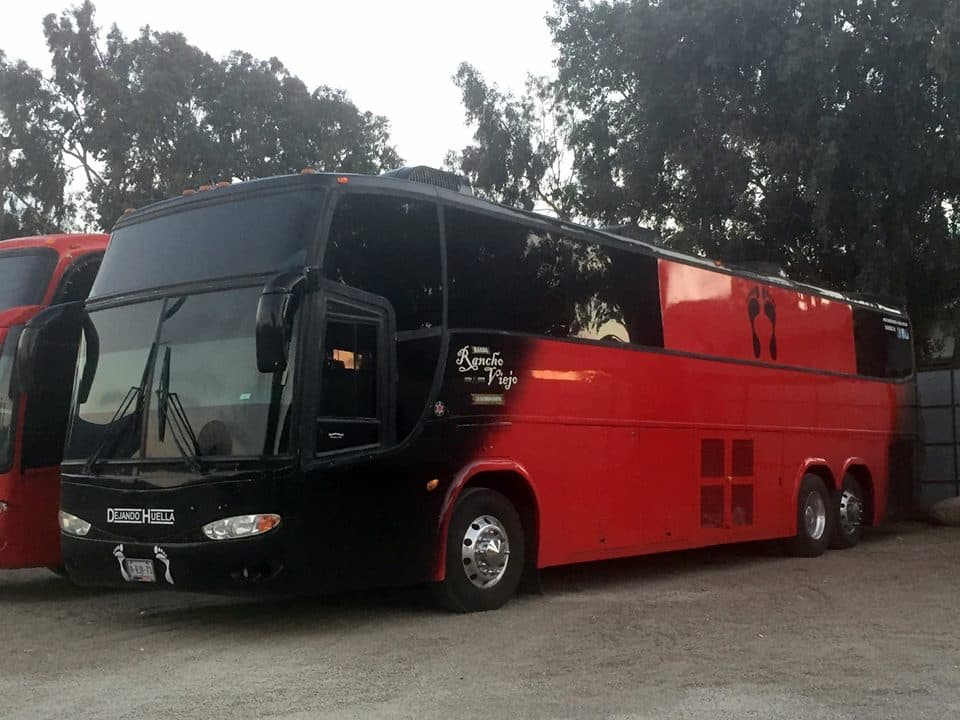 Martín Flores descartó que el chofer se haya quedado dormido o que hubiese incurrido en exceso de velocidad. "Eso lo descartamos de inmediato. Acababan de salir de Mazatlán rumbo a México y el accidente fue llegando a Tepic. Además, siempre llevamos dos choferes, precisamente para evitar que se duerman".