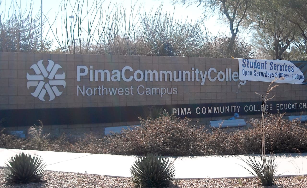 Estudiante que demandó a colegio en Arizona deberá pagar $100 mil