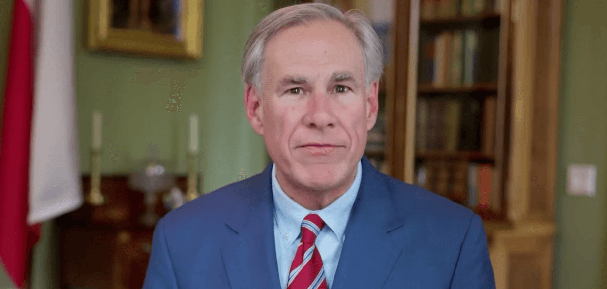 El mandatario Greg Abbott dice que prohibió el pasaporte de vacuna porque “pisa las libertades personales”. La medida no permite a las agencias estatales o subdivisiones políticas crear un requisito de mostrar que ha recibido una dosis del covid-19 para recibir servicio.