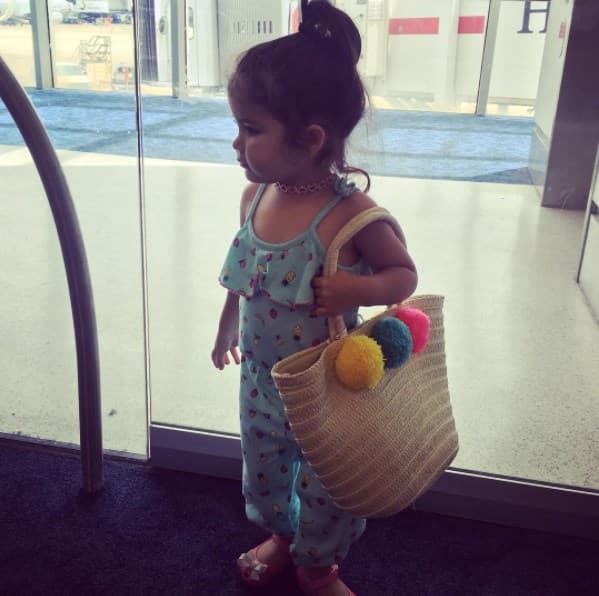 Nuestra hermosina Giulietta tenía todo lo necesario en su bolsa para disfrutar de la playa.