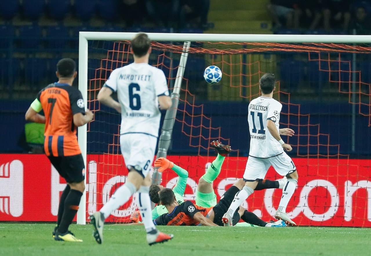 Tras un gran pase de Leonardo Bittencourt, el austriaco quedó frente al portero al que le definió pinchando la pelota de gran manera.