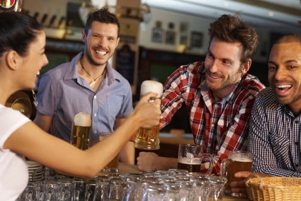 He aquí el mejor remedio y el que no falla: No te excedas. Si quieres evitar la resaca del todo, monitorea tu consumo de alcohol y toma bastante agua.