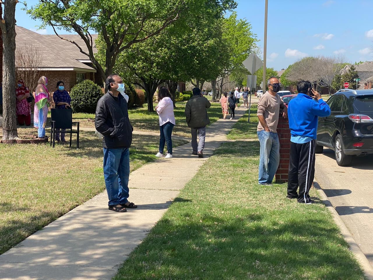 La policía de Allen dijo que encontraron los cuerpos de las personas en una casa ubicada en la cuadra 1500 de Pine Bluff Drive, en la ciudad de Allen, justo antes de la 1 am de este lunes tras recibier una llamada sobre un chequeo en el lugar.