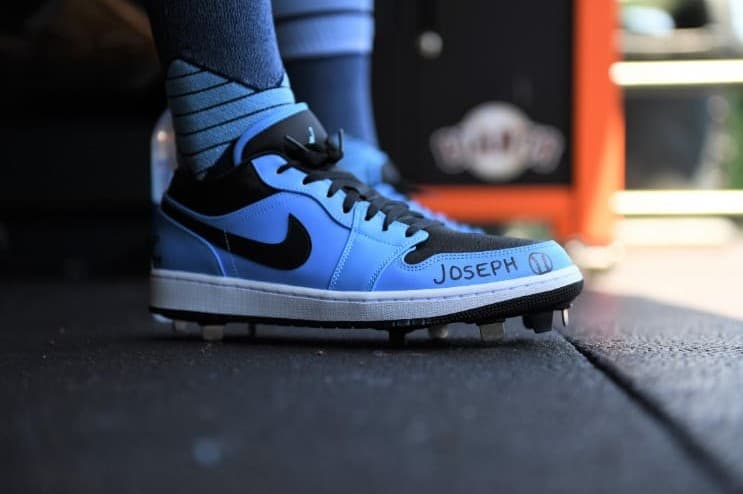 Los Yankees, Giants, Blue Jays y más equipos rinden tributo a los papás hoy en su día.