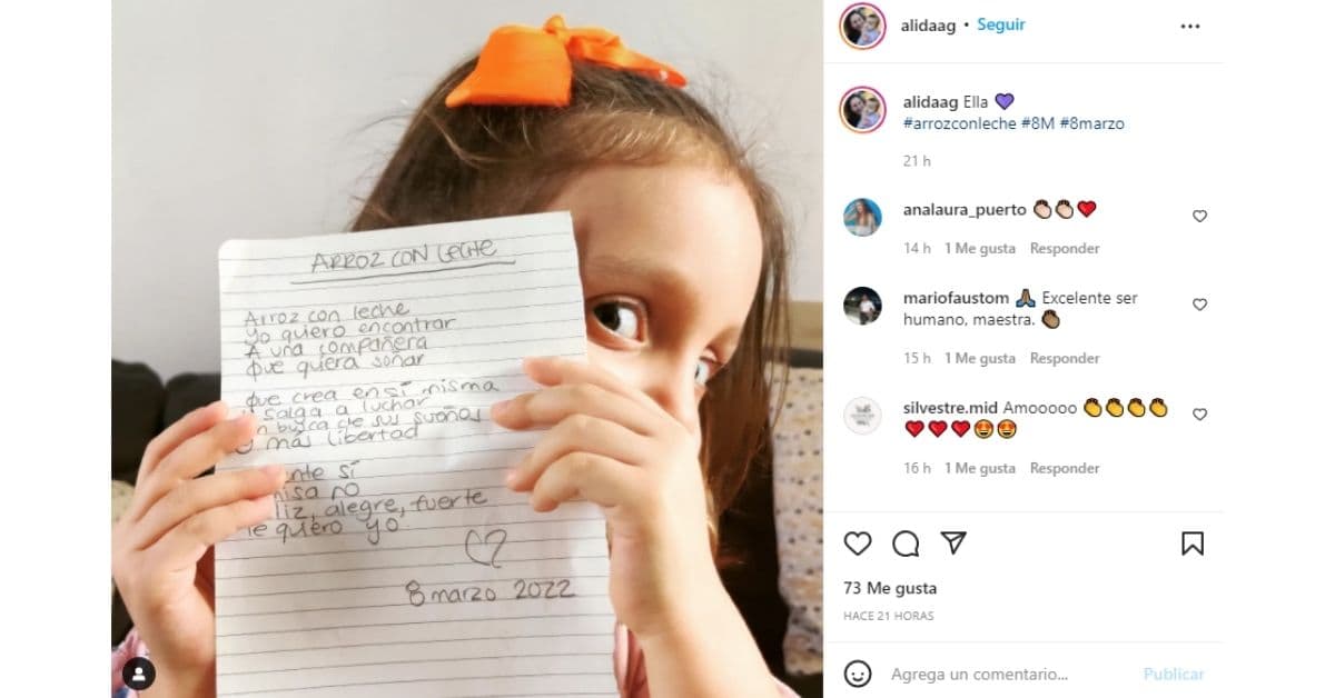 niña feliz con la nueva versión feminista de ‘Arroz con leche’