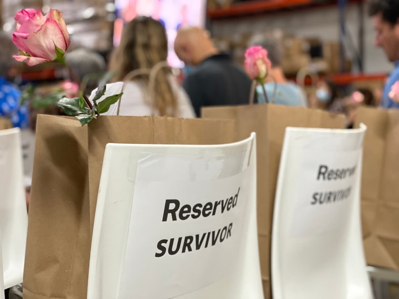 “Necesitamos un lugar al que llamar hogar”: sobrevivientes de Surfside buscan casa y estabilidad tras derrumbe 