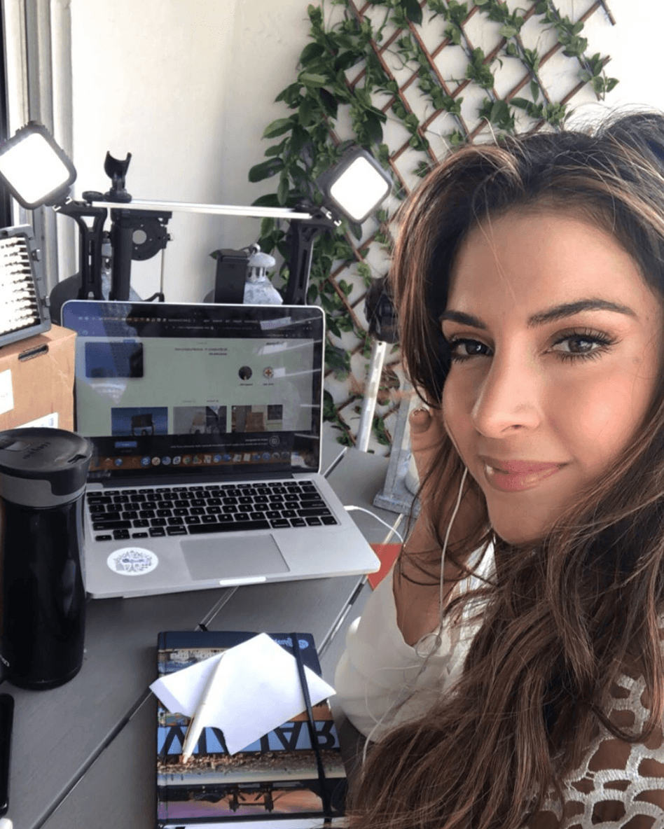 Desde el balcón, la sala o la cocina el equipo nos mantiene informados.