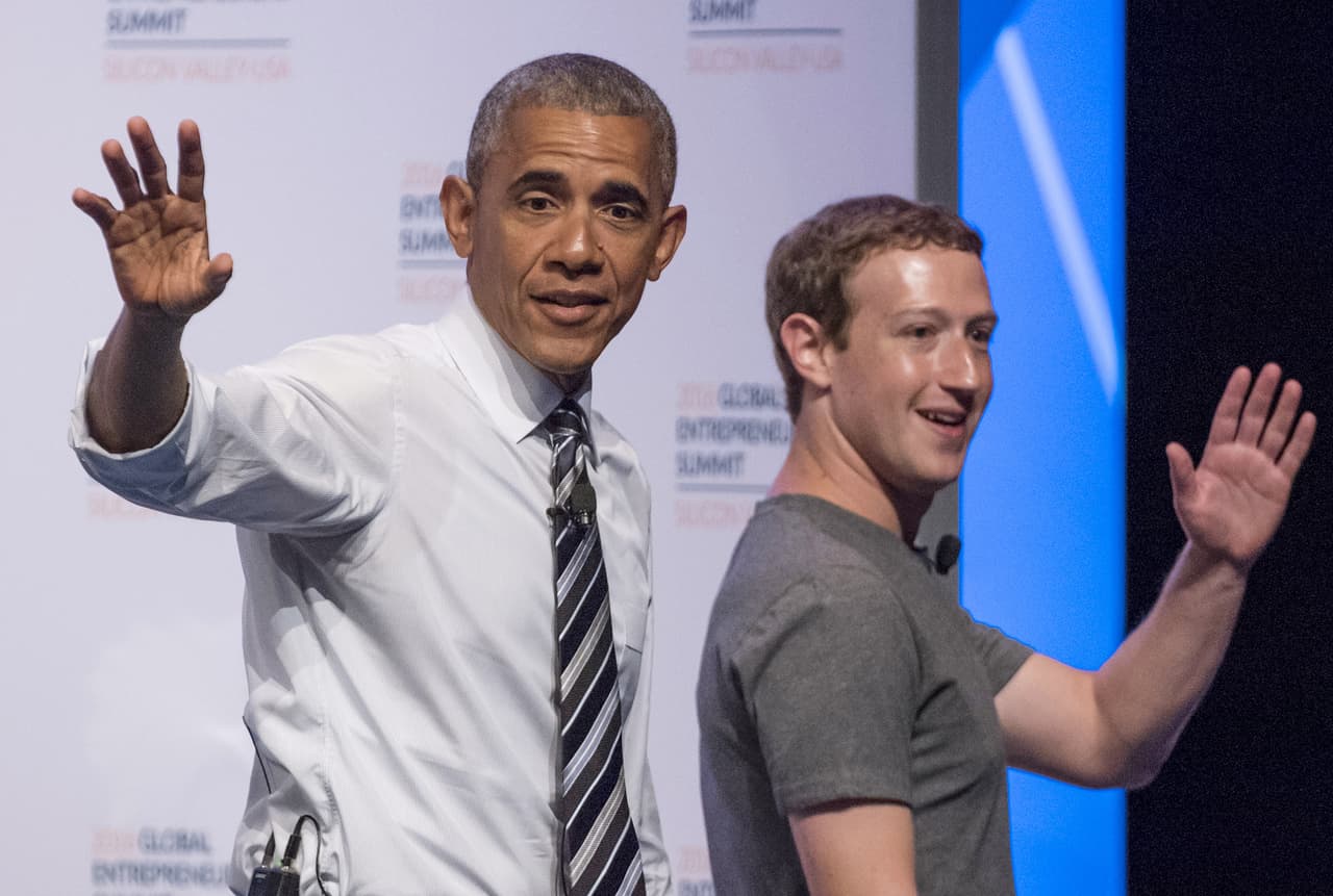 Barack Obama y Mark Zuckerberg se relajan en Facebook Live