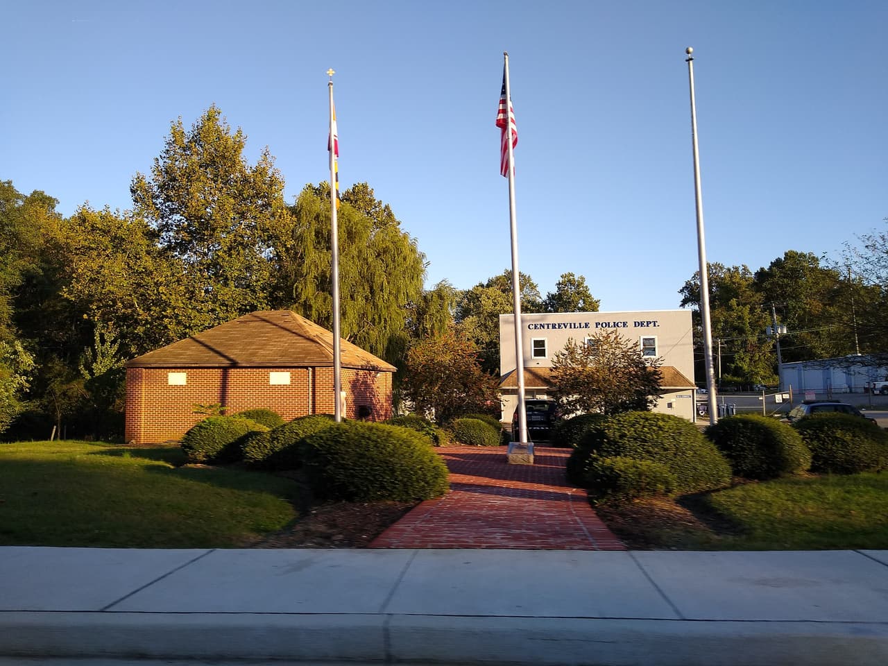 <b>En Illinois | el lugar más pobre es Centreville</b>
<br>
<br>🔘 
<b>Ingreso medio de Centreville:</b> $21,370
<br>🔘 
<b>Ingreso medio de Illinois:</b> $65,886
<br>🔘 
<b>Adultos con educación universitaria:</b> 7.8%
<br>🔘 
<b>Población que vive en la pobreza:</b> 42.1%
<br>🔘 
<b>Valor promedio de la propiedad: </b>$47,900